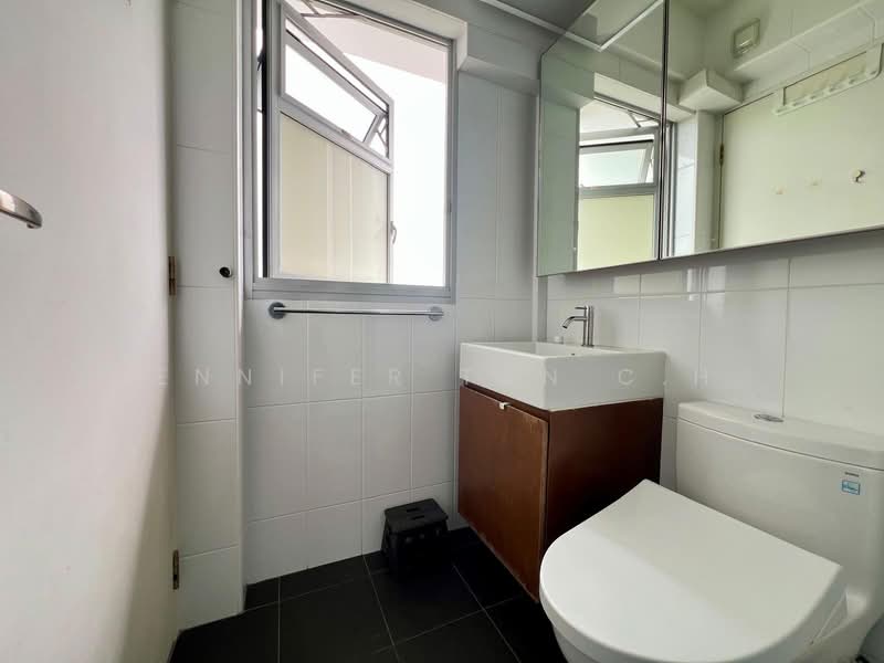 440A Clementi Avenue 3, 440A Clementi Avenue 3, 2 Bedrooms, 743 sqft, HDB Flat For Sale, by Jennifer Tan C.H., 500132959 - Bathroom - PropertyGuru.com.sg