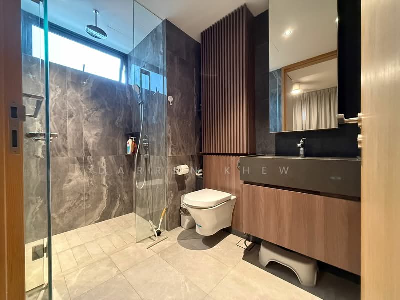 Midwood, 8 Hillview Rise, 2 Bedrooms, 786 sqft, Condominium For Sale, by Darren Khew, 500132960 - Bathroom - PropertyGuru.com.sg