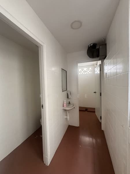 South Bridge Road, South Bridge Road, 1,100 sqft, Shop / Shophouse For Rent, by Ken Lee, 500132961 - Bathroom - CommercialGuru.com.sg