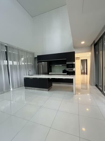 Botanic Garden 3-Storey Bungalow w Lift and Lap Pool, Modern Detached House with Pool and Lift Botanic Gardens 1km Nanyang Pri/ Raffles Girls School, 5 Bedrooms, 7,400 sqft, Detached House For Rent, by Amy Chong, 500132972 - Kitchen - PropertyGuru.com.sg