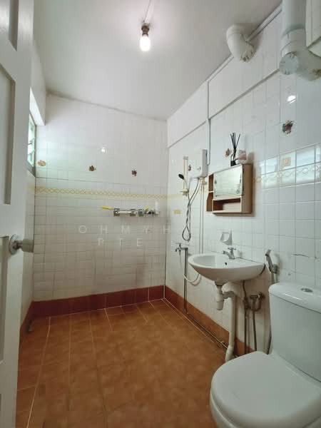 63 Chai Chee Road, 63 Chai Chee Road, 3 Bedrooms, 1,108 sqft, HDB Flat For Sale, by OHMYHOME PTE LTD, 500132990 - Bathroom - PropertyGuru.com.sg