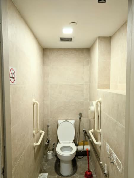 Hexacube, 160 Changi Road, 409 sqft, Mall Shop For Rent, by Chan Ye-Pan (YP), 500133010 - Bathroom - CommercialGuru.com.sg