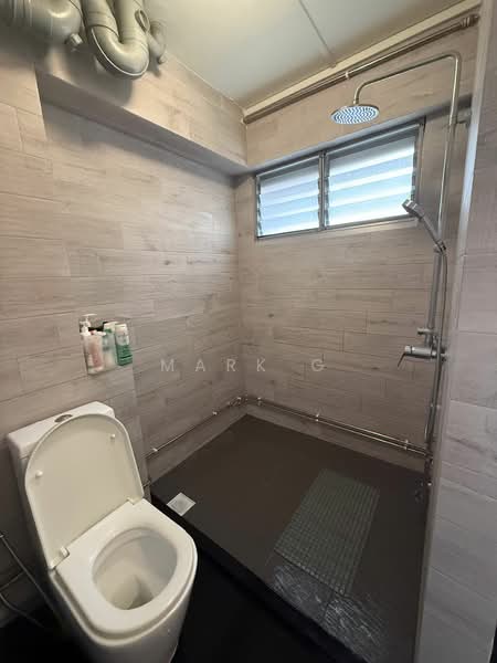 221 Bishan Street 23, 221 Bishan Street 23, 4 Bedrooms, 1,301 sqft, HDB Flat For Sale, by Mark G, 500133021 - Bathroom - PropertyGuru.com.sg