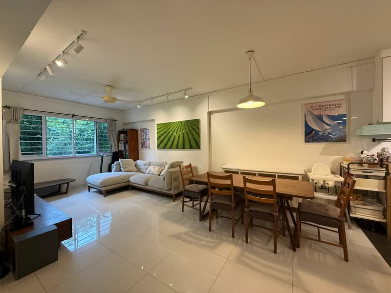 221 Bishan Street 23, 221 Bishan Street 23, 4 Bedrooms, 1,301 sqft, HDB Flat For Sale, by Mark G, 500133021 - Living Room - PropertyGuru.com.sg