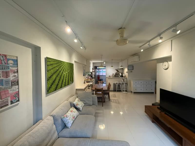 221 Bishan Street 23, 221 Bishan Street 23, 4 Bedrooms, 1,301 sqft, HDB Flat For Sale, by Mark G, 500133021 - Living Room - PropertyGuru.com.sg