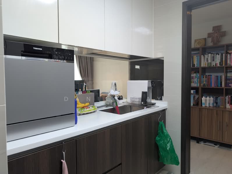 Symphony Suites, 1 Yishun Close, 4 Bedrooms, 1,023 sqft, Condominium For Sale, by Daniel Gay, 500133027 - Kitchen - PropertyGuru.com.sg