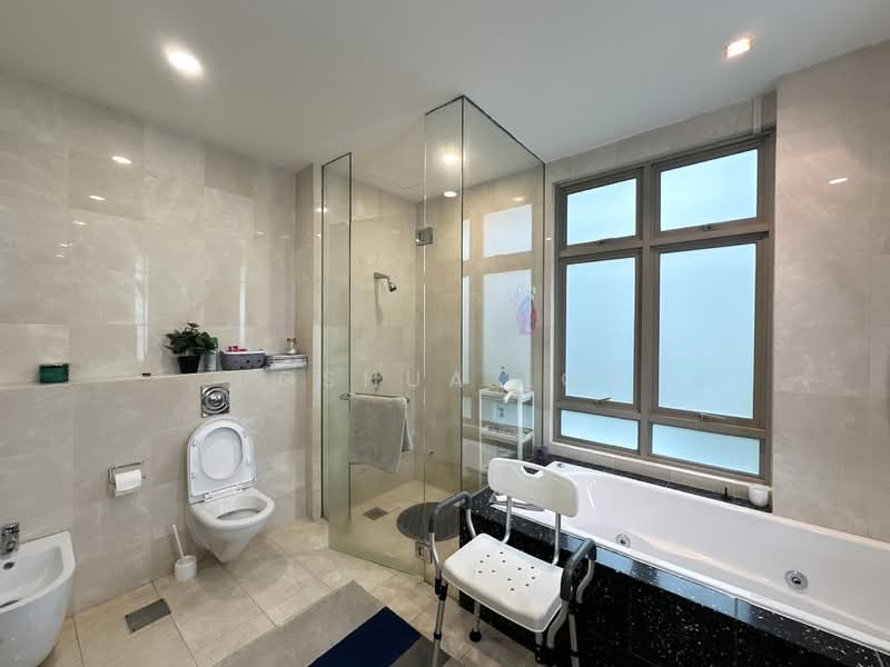⭐️⭐️LANDED7772@ Siglap Well Kept Detached, Siglap, 5 Bedrooms, 6,200 sqft, Detached House For Sale, by Joshua Loo, 500133041 - Bathroom - PropertyGuru.com.sg