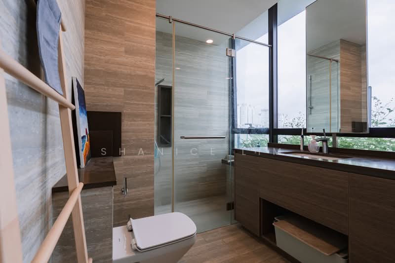 The Crest, 103 Prince Charles Crescent, 2 Bedrooms, 904 sqft, Condominium For Rent, by Shanice Lim, 500133043 - Bathroom - PropertyGuru.com.sg