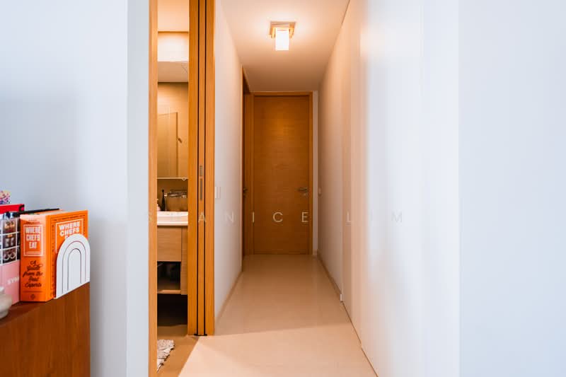 The Crest, 103 Prince Charles Crescent, 2 Bedrooms, 904 sqft, Condominium For Rent, by Shanice Lim, 500133043 - Corridor - PropertyGuru.com.sg