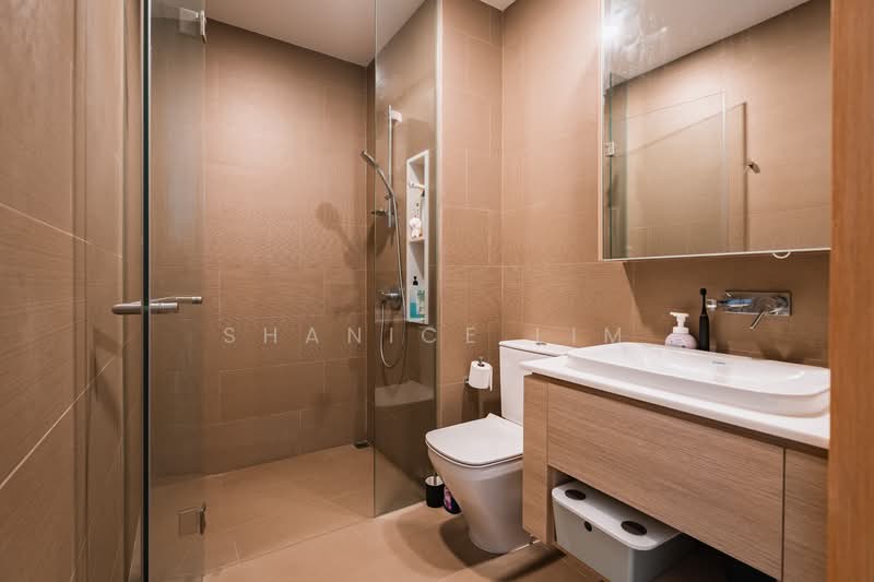 The Crest, 103 Prince Charles Crescent, 2 Bedrooms, 904 sqft, Condominium For Rent, by Shanice Lim, 500133043 - Bathroom - PropertyGuru.com.sg