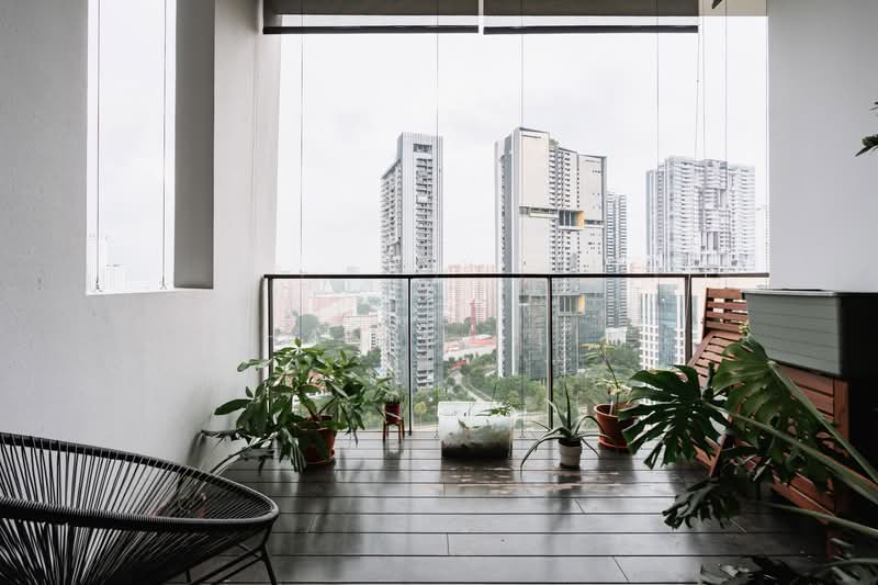 The Crest, 103 Prince Charles Crescent, 2 Bedrooms, 904 sqft, Condominium For Rent, by Shanice Lim, 500133043 - Balcony - PropertyGuru.com.sg