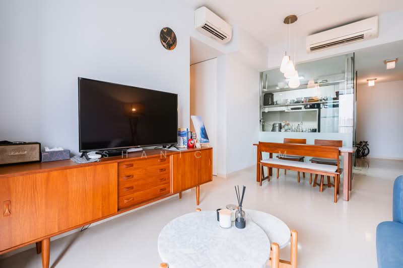 The Crest, 103 Prince Charles Crescent, 2 Bedrooms, 904 sqft, Condominium For Rent, by Shanice Lim, 500133043 - Living Room - PropertyGuru.com.sg