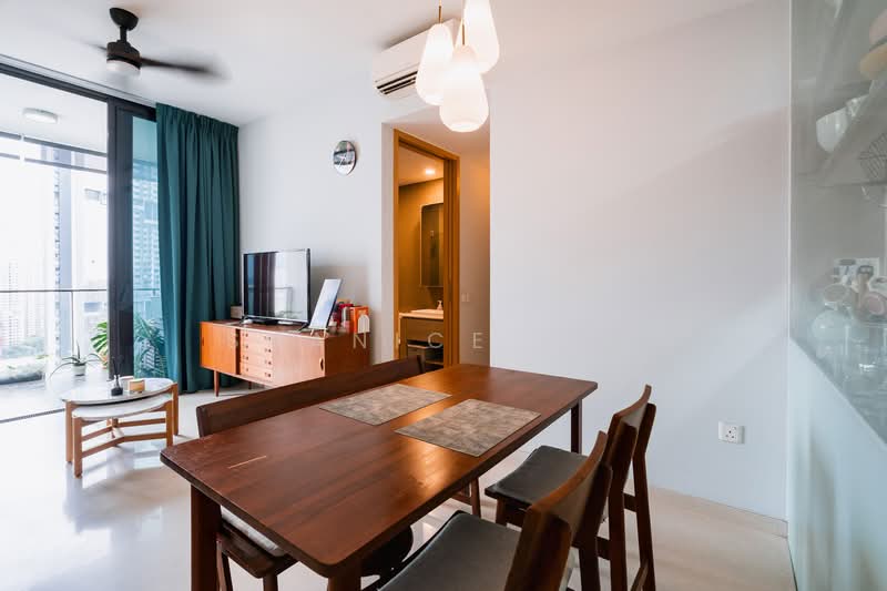The Crest, 103 Prince Charles Crescent, 2 Bedrooms, 904 sqft, Condominium For Rent, by Shanice Lim, 500133043 - Living Room - PropertyGuru.com.sg