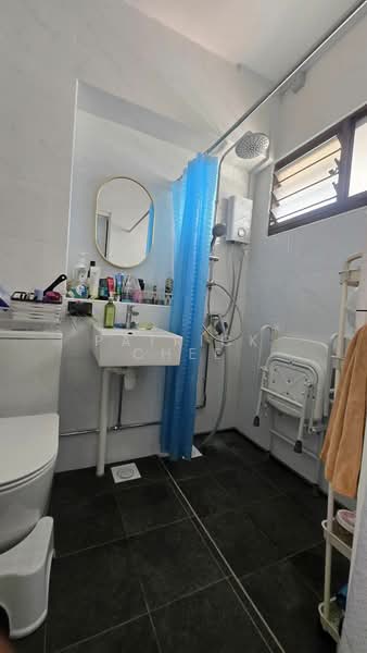 235 Bishan Street 22, 235 Bishan Street 22, 3 Bedrooms, 1,453 sqft, HDB Flat For Sale, by Patrick Chee, 500133054 - Bathroom - PropertyGuru.com.sg