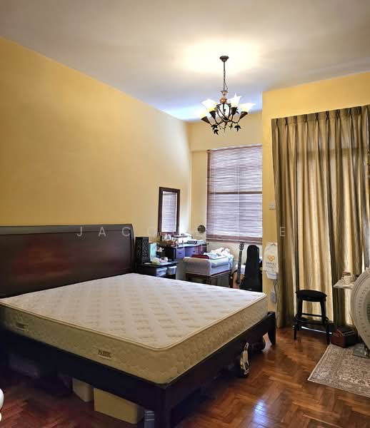 Loyang Villas, Loyang Rise, 5 Bedrooms, 2,217 sqft, Terraced House For Sale, by Jacqueline Soh, 500133070 - Bedroom - PropertyGuru.com.sg