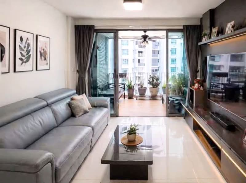 475D Upper Serangoon Crescent, 475D Upper Serangoon Crescent, 3 Bedrooms, 990 sqft, HDB Flat For Sale, by Jolyn Goh, 500133072 - Living Room - PropertyGuru.com.sg