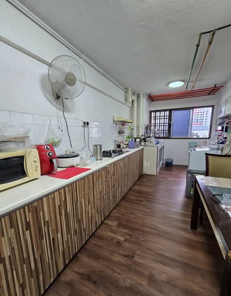 336 Bukit Batok Street 32, 336 Bukit Batok Street 32, 3 Bedrooms, 904 sqft, HDB Flat For Sale, by Nancy Ng, 500133089 - Kitchen - PropertyGuru.com.sg