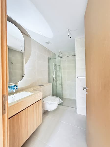 Hill House, 10A-11 Institution Hill, 10B, 2 Bedrooms, 452 sqft, Condominium For Rent, by Maria Loh, 500133094 - Bathroom - PropertyGuru.com.sg