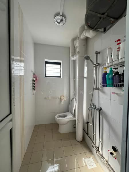 331 Woodlands Avenue 1, 331 Woodlands Avenue 1, 5 Bedrooms, 2,067 sqft, HDB Flat For Sale, by Yeo Tong Boon, 500133096 - Bathroom - PropertyGuru.com.sg
