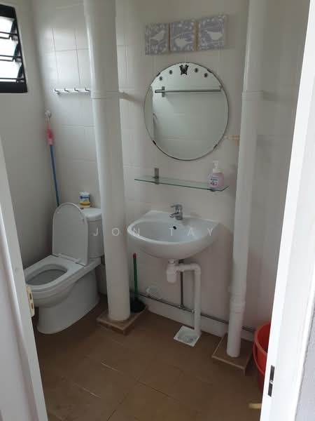 450 Tampines Street 42, 450 Tampines Street 42, Room Rental, 200 sqft, HDB Flat For Rent, by Jon Tay, 500133099 - Bathroom - PropertyGuru.com.sg