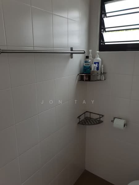 450 Tampines Street 42, 450 Tampines Street 42, Room Rental, 200 sqft, HDB Flat For Rent, by Jon Tay, 500133099 - Bathroom - PropertyGuru.com.sg