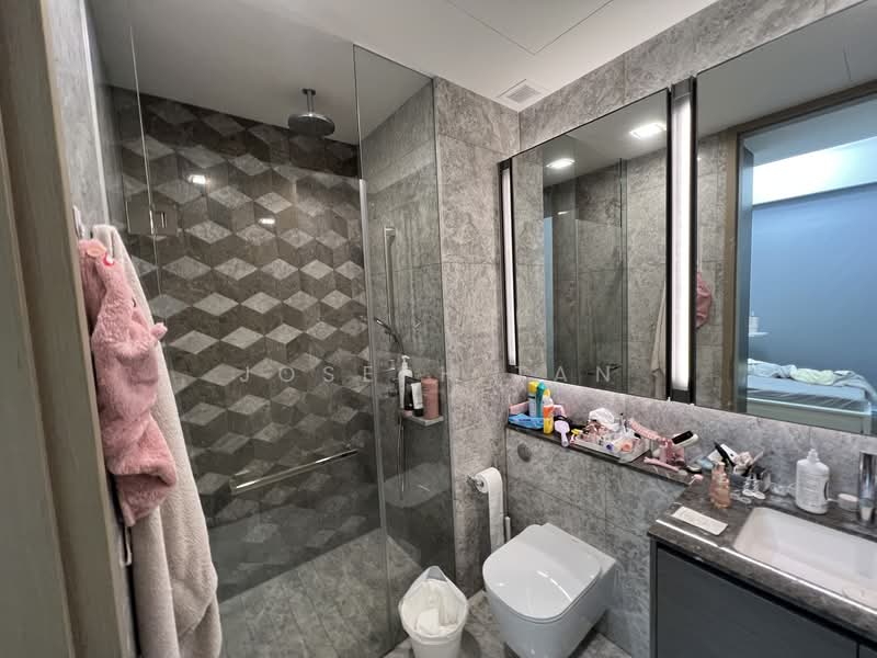 Leedon Green, 32 Leedon Heights, 2 Bedrooms, 710 sqft, Condominium For Rent, by Joseph Tan, 500133121 - Bathroom - PropertyGuru.com.sg
