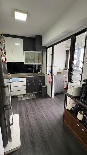 550B Segar Road, 550B Segar Road, 3 Bedrooms, 1,216 sqft, HDB Flat For Sale, by Daniel Kiong, 500133129 - Kitchen - PropertyGuru.com.sg