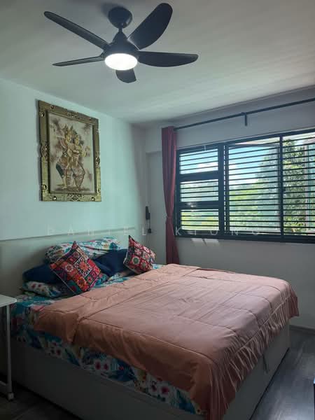 550B Segar Road, 550B Segar Road, 3 Bedrooms, 1,216 sqft, HDB Flat For Sale, by Daniel Kiong, 500133129 - Master Bedroom - PropertyGuru.com.sg
