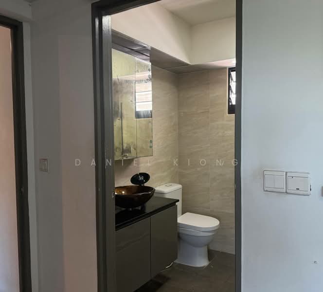 550B Segar Road, 550B Segar Road, 3 Bedrooms, 1,216 sqft, HDB Flat For Sale, by Daniel Kiong, 500133129 - Bathroom - PropertyGuru.com.sg