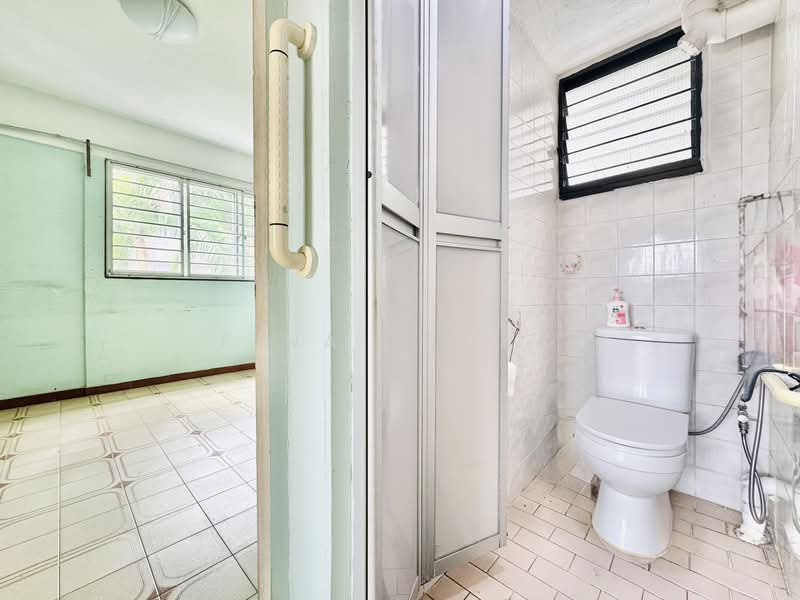 7 Tanjong Pagar Plaza, 7 Tanjong Pagar Plaza, 3 Bedrooms, 893 sqft, HDB Flat For Sale, by Fina Leong, 500133138 - Bathroom - PropertyGuru.com.sg