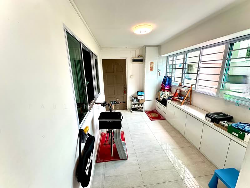 402 Bukit Batok West Avenue 7, 402 Bukit Batok West Avenue 7, 4 Bedrooms, 1,561 sqft, HDB Flat For Sale, by Pauline Sim (沈梅梅), 500133142 - Corridor - PropertyGuru.com.sg