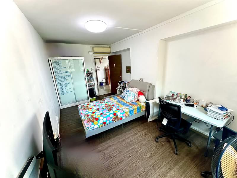 402 Bukit Batok West Avenue 7, 402 Bukit Batok West Avenue 7, 4 Bedrooms, 1,561 sqft, HDB Flat For Sale, by Pauline Sim (沈梅梅), 500133142 - Bedroom - PropertyGuru.com.sg