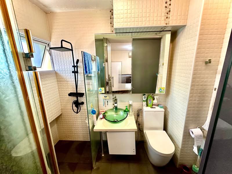 402 Bukit Batok West Avenue 7, 402 Bukit Batok West Avenue 7, 4 Bedrooms, 1,561 sqft, HDB Flat For Sale, by Pauline Sim (沈梅梅), 500133142 - Bathroom - PropertyGuru.com.sg