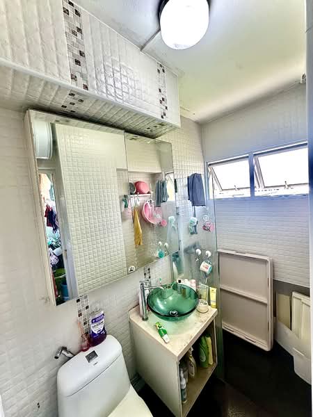 402 Bukit Batok West Avenue 7, 402 Bukit Batok West Avenue 7, 4 Bedrooms, 1,561 sqft, HDB Flat For Sale, by Pauline Sim (沈梅梅), 500133142 - Bathroom - PropertyGuru.com.sg