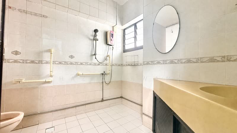 523 Woodlands Drive 14, 523 Woodlands Drive 14, 4 Bedrooms, 1,517 sqft, HDB Flat For Sale, by Haziq Irwan, 500133143 - Bathroom - PropertyGuru.com.sg