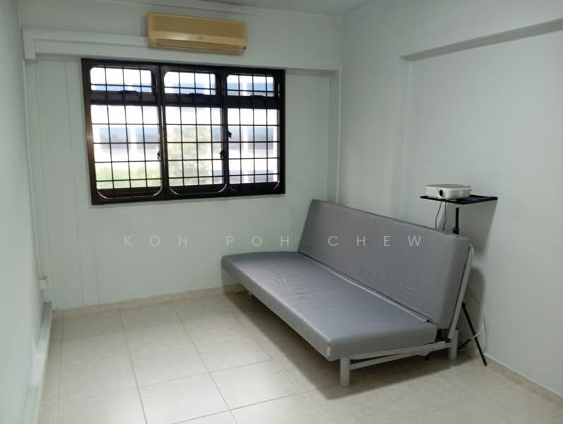 332 Sembawang Close, 332 Sembawang Close, 3 Bedrooms, 1,076 sqft, HDB Flat For Sale, by Koh Poh Chew, 500133159 - Living Room - PropertyGuru.com.sg