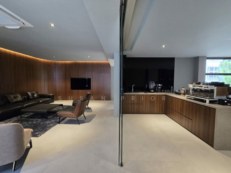 Exquisite East Gem, Lor L Telok Kurau, 7 Bedrooms, 9,400 sqft, Detached House For Sale, by Susan Prior, 500133162 - Living Room - PropertyGuru.com.sg