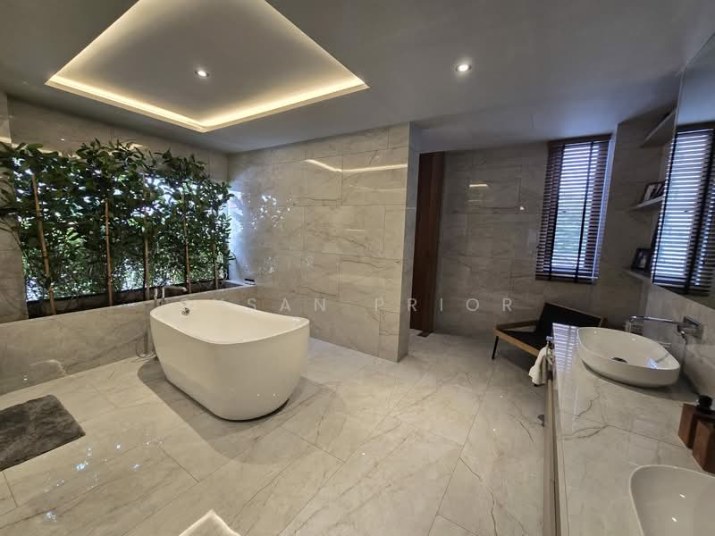 Exquisite East Gem, Lor L Telok Kurau, 7 Bedrooms, 9,400 sqft, Detached House For Sale, by Susan Prior, 500133162 - Bathroom - PropertyGuru.com.sg