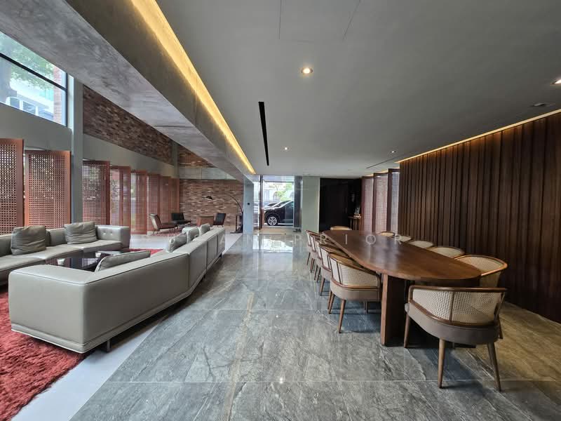 For Sale - Exquisite East Gem