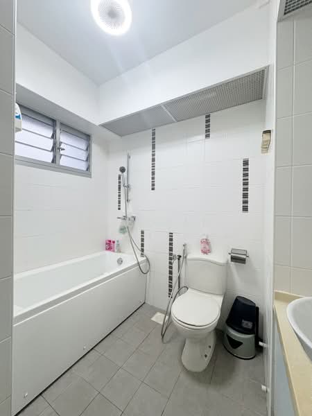 633B Senja Green, 633B Senja Road, 3 Bedrooms, 1,001 sqft, HDB Flat For Sale, by Risdian Isbintara, 500133165 - Bathroom - PropertyGuru.com.sg