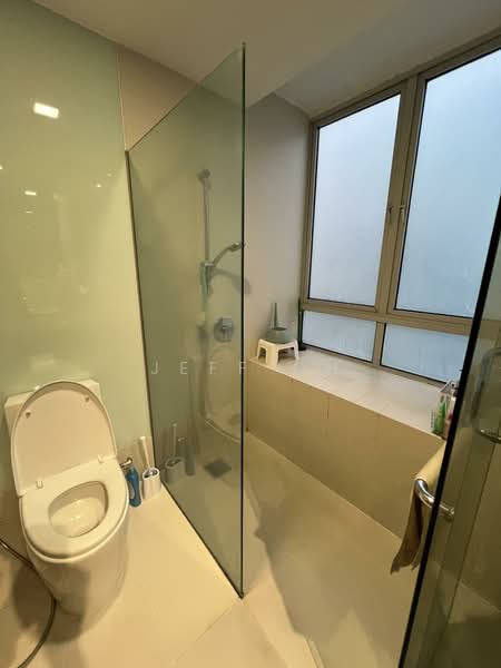 Jubilee Residence, 353 Pasir Panjang Road, 3 Bedrooms, 1,539 sqft, Apartment For Sale, by Jeff Oh, 500133177 - Master Bathroom - PropertyGuru.com.sg