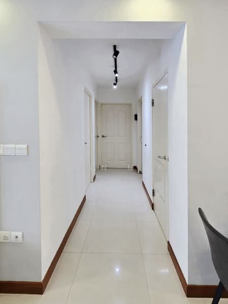 672D Edgefield Plains, 672D Edgefield Plains, 3 Bedrooms, 968 sqft, HDB Flat For Sale, by Amin Mak, 500133180 - Corridor - PropertyGuru.com.sg