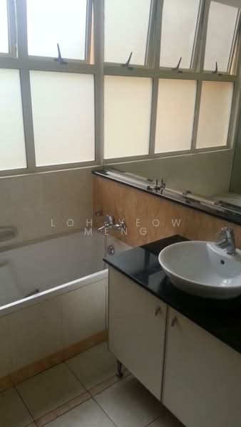 Sims Green, 9 Lorong 27A Geylang, 3 Bedrooms, 1,238 sqft, Condominium For Sale, by Loh Yeow Meng, 500133217 - Bathroom - PropertyGuru.com.sg