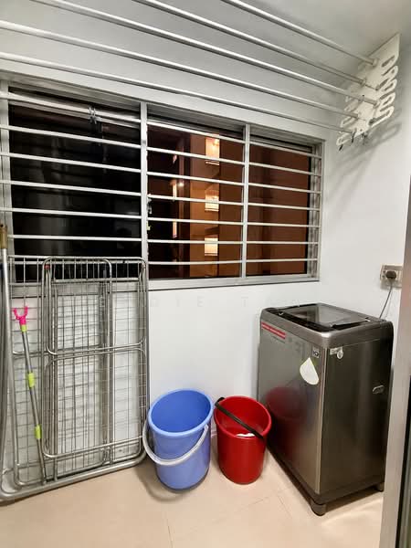460D Bukit Batok West Avenue 9, 460D Bukit Batok West Avenue 9, 3 Bedrooms, 1,001 sqft, HDB Flat For Sale, by Eddie Tan, 500133257 - Service Yard - PropertyGuru.com.sg