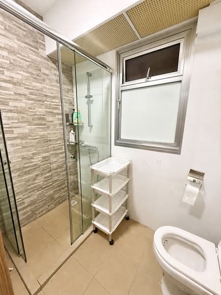 460D Bukit Batok West Avenue 9, 460D Bukit Batok West Avenue 9, 3 Bedrooms, 1,001 sqft, HDB Flat For Sale, by Eddie Tan, 500133257 - Master Bathroom - PropertyGuru.com.sg