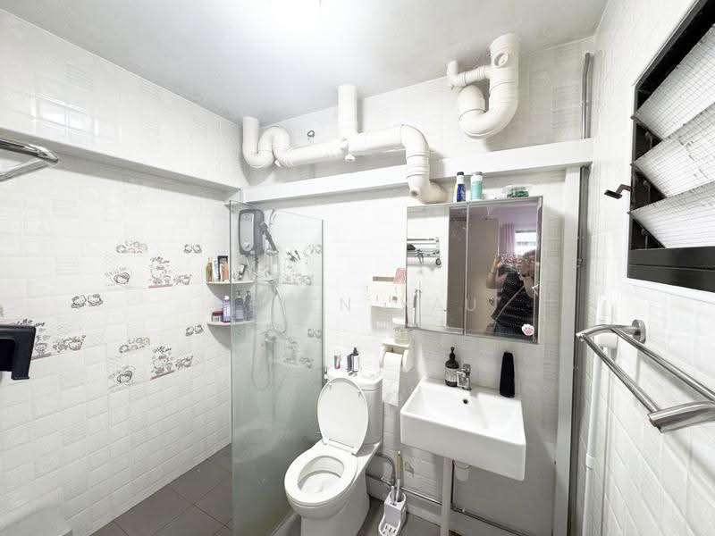 655 Jurong West Street 61, 655 Jurong West Street 61, Boon Lay / Jurong / Tuas, 3 Bedrooms, 925 sqft, HDB Flat For Sale, by Helen Yau, 500133275 - Bathroom - PropertyGuru.com.sg