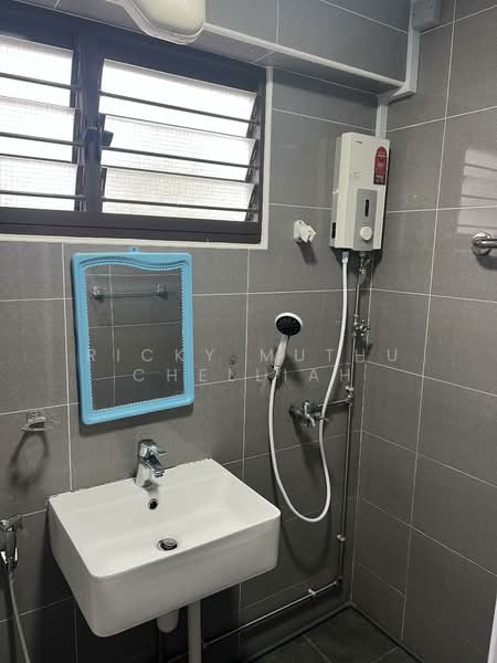 154 Simei Street 1, 154 Simei Street 1, 3 Bedrooms, 1,313 sqft, HDB Flat For Rent, by Ricky Muthu Chelliah, 500133287 - Master Bathroom - PropertyGuru.com.sg