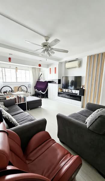 139 Bedok North Avenue 3, 139 Bedok North Avenue 3, 3 Bedrooms, 1,259 sqft, HDB Flat For Sale, by LH Sim, 500133296 - Living Room - PropertyGuru.com.sg