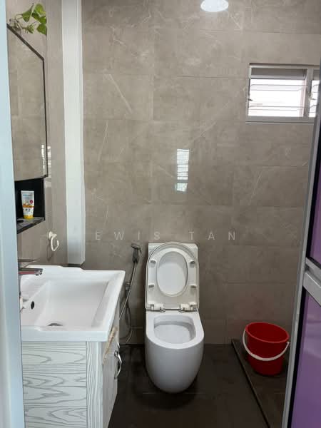 446 Yishun Avenue 11, 446 Yishun Avenue 11, 3 Bedrooms, 1,001 sqft, HDB Flat For Rent, by Lewis Tan, 500133300 - Bathroom - PropertyGuru.com.sg