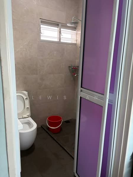 446 Yishun Avenue 11, 446 Yishun Avenue 11, 3 Bedrooms, 1,001 sqft, HDB Flat For Rent, by Lewis Tan, 500133300 - Bathroom - PropertyGuru.com.sg
